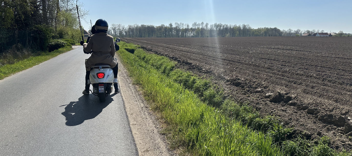 Vespa rijden aan zee: vrijheid, charme en avontuur aan de Belgische kust
