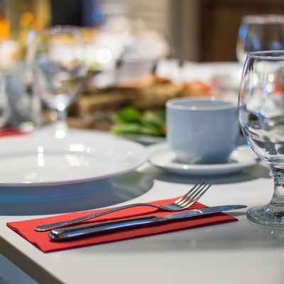Gastronomisch tafelen aan zee? Ontdek Cédric, Carcasse, Boo Raan, Restaurant Haut, Gastrobar Frenchette, Si Versailles, Le Kok sur Mer, Mondieu of Brasserie Livingroom 102
