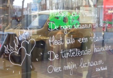 Valentijnsparcours met raampoëzie in De Haan en poëzieharten in Wenduine in De Haan