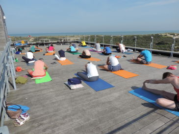 AFGELAST! Yoga op het dak van de duinen in Koksijde