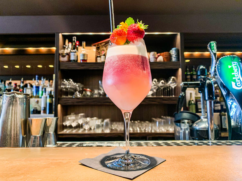Strawberry/Elderflower cocktail van L'Apereau in Blankenberge