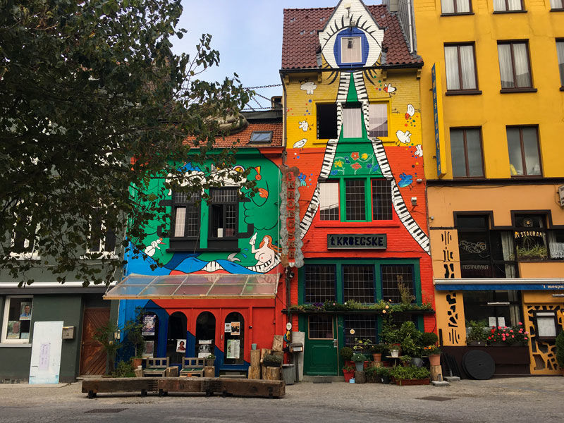 Kleurrijk café in Oostende