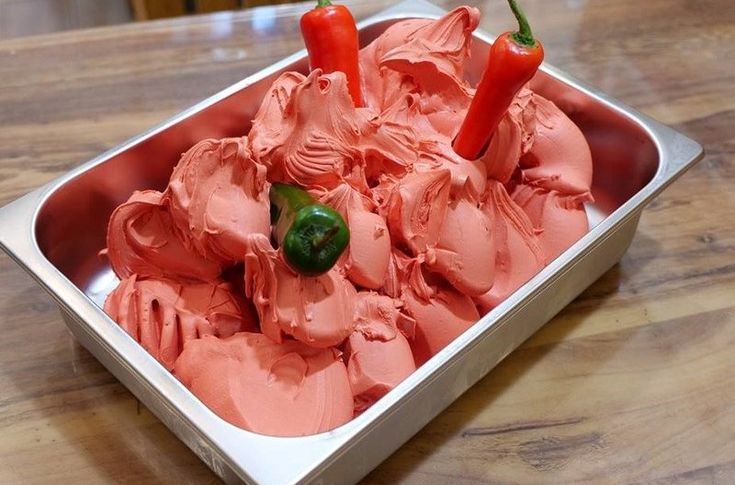 #6. De raarste smakenKetchup ijs, mayonaisseijs, pili pili ijs,? het bestaat allemaal. Natuurlijk kun je ze niet zomaar overal verkrijgen.Foto: © Aldwych Cafe & Ice cream Parlor - Via Atlas Obscura