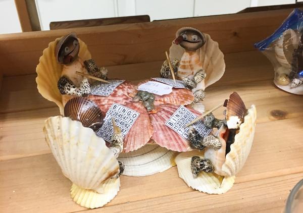 Schelpenbeeldje De Panne Stopcado en souvenirs