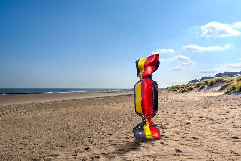 Snoepjessculptuur met de Belgische vlag van Laurence Jenkell voor de Sculpture Link